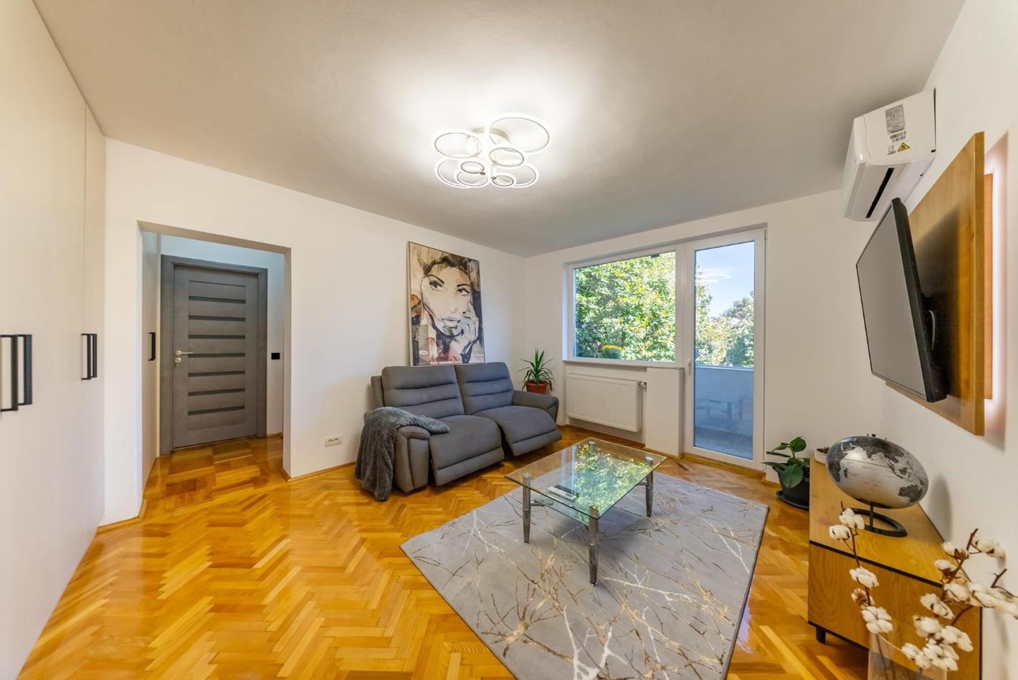 Casa Bella - Apartment In The City Center Arad Luaran gambar