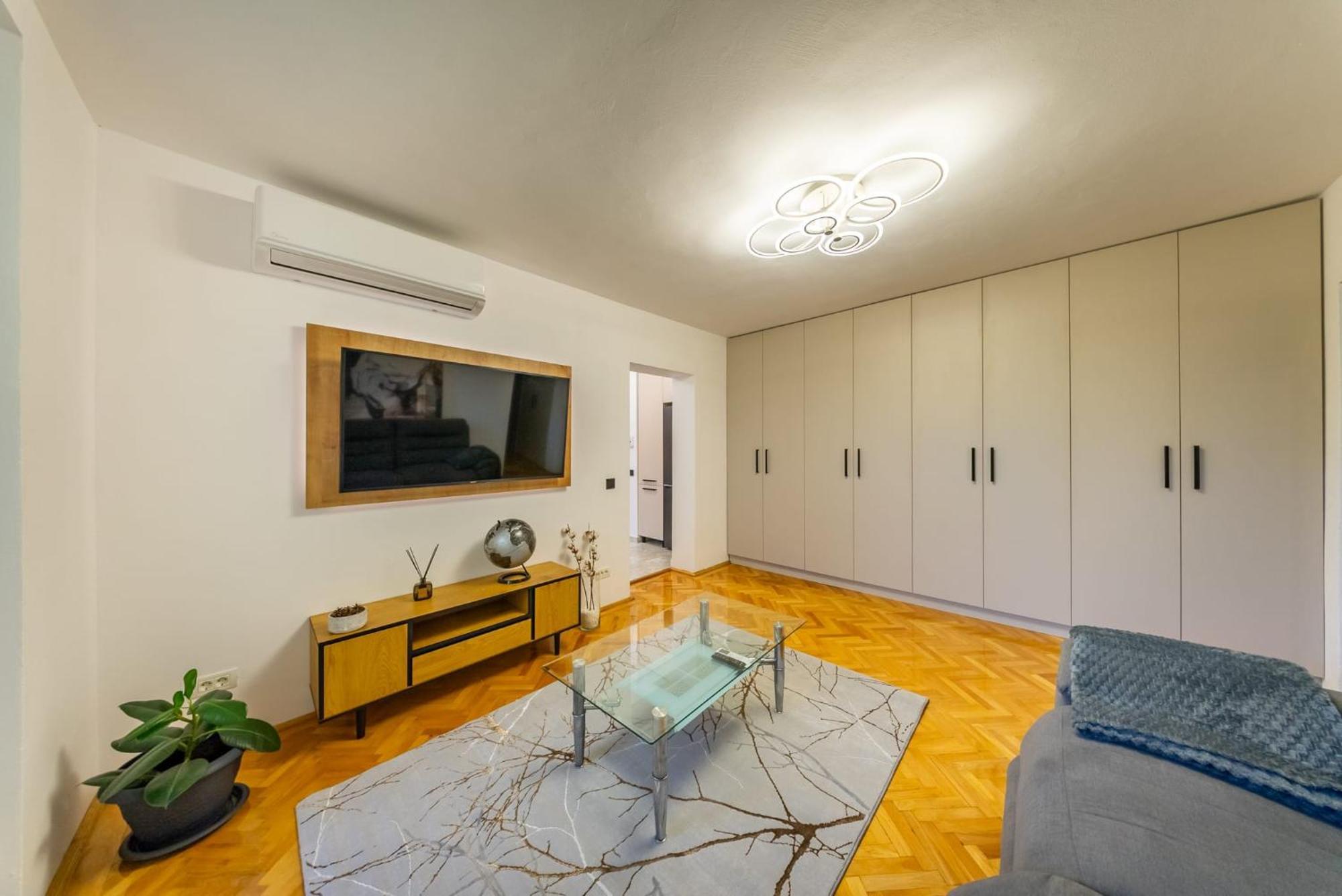 Casa Bella - Apartment In The City Center Arad Luaran gambar